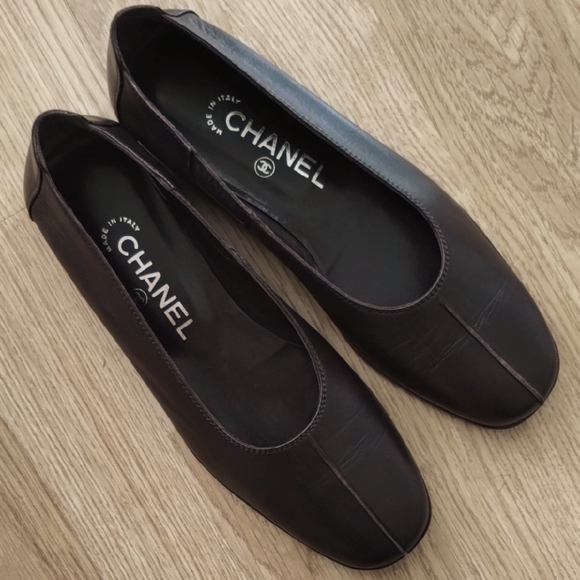 CHANEL Women's Dark Brown Leather Flats - Picture 1 of 16